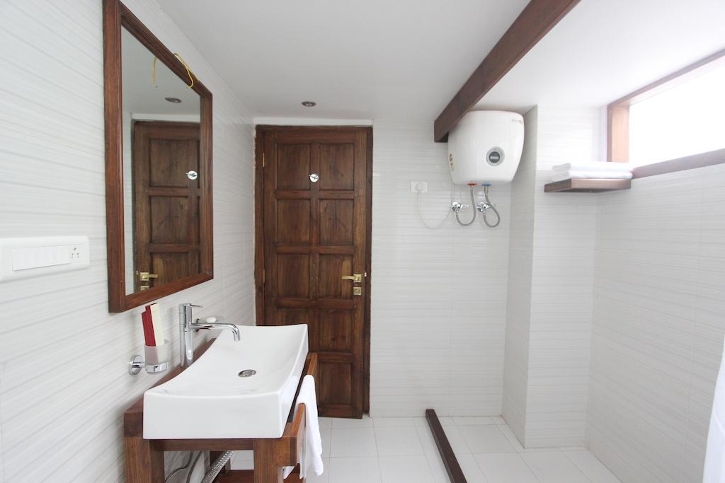 The Pear Tree Bed and Breakfast Shillong Esterno foto